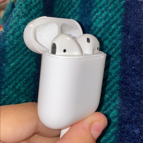 FIRST GEN AIRPODS!!! 💛💛 - Picture 4 of 5